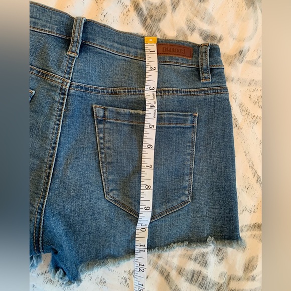 3/$20 BlankNYC The Astor jean cut off shorts accent embroidery size 27 Like new - Picture 11 of 11